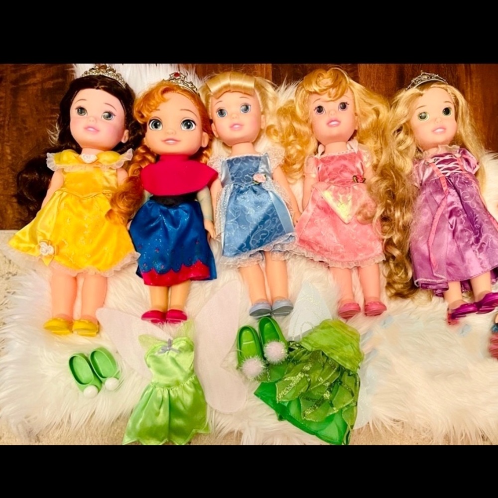 5 Disney Princess 15” dolls and accessories